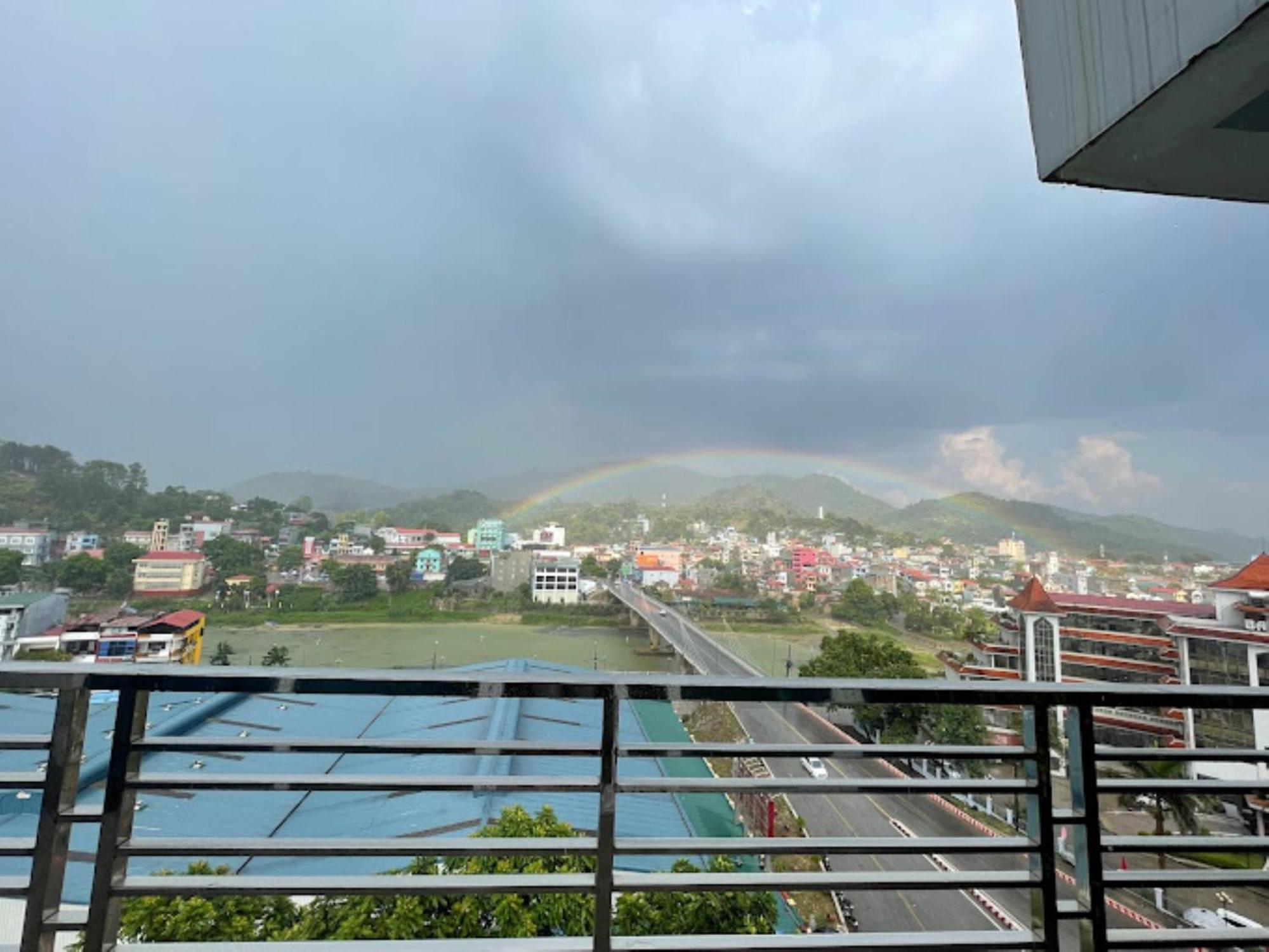Hoa Viet Hotel カオバン エクステリア 写真